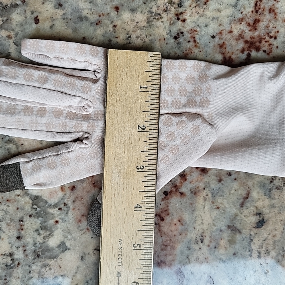 Light Pink Touchscreen Gloves - image 5